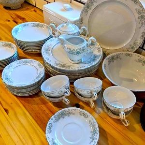 Dinnerware Set